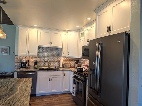 3rd image of 2214 E 6th St