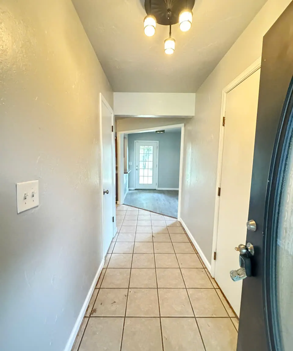 4708 Woodview Dr — Photo 2