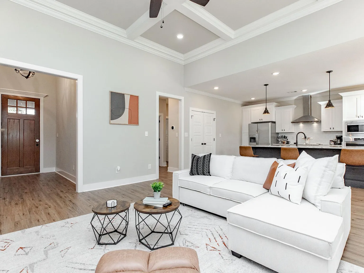 3 bed, 2.5 bath, 1920 sqft, $4,800 — Photo 3