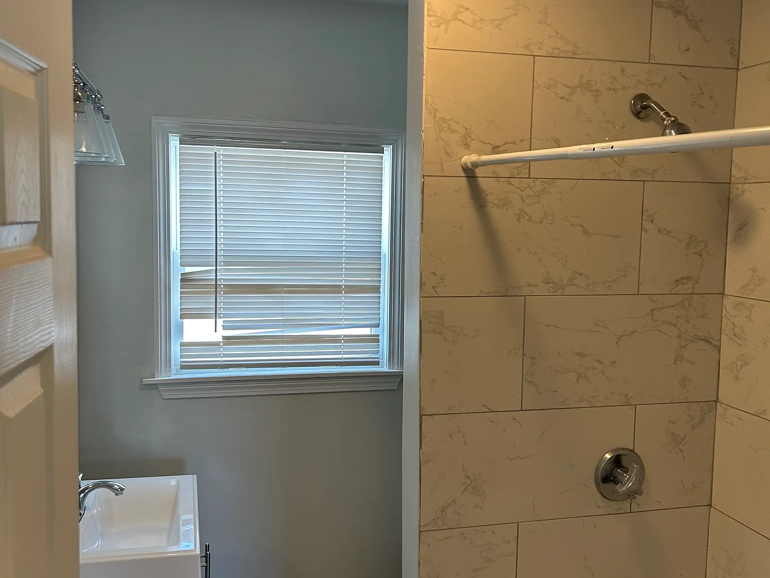 3 bed, 1165 sqft, $2,300 — Photo 4