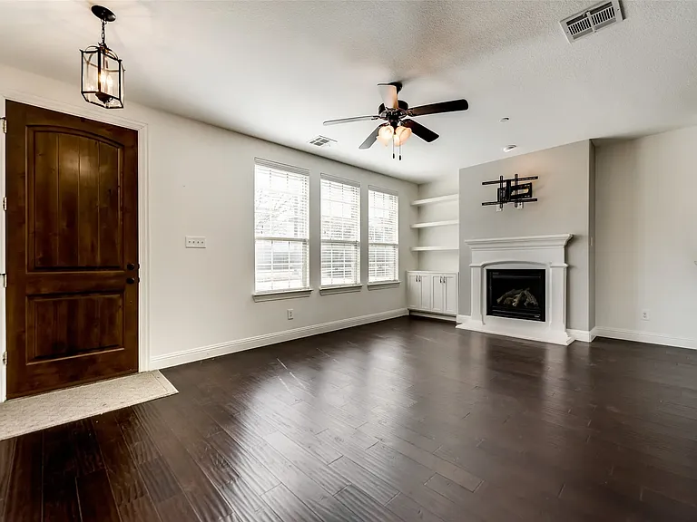 5745 Headquarters Dr — Photo 22