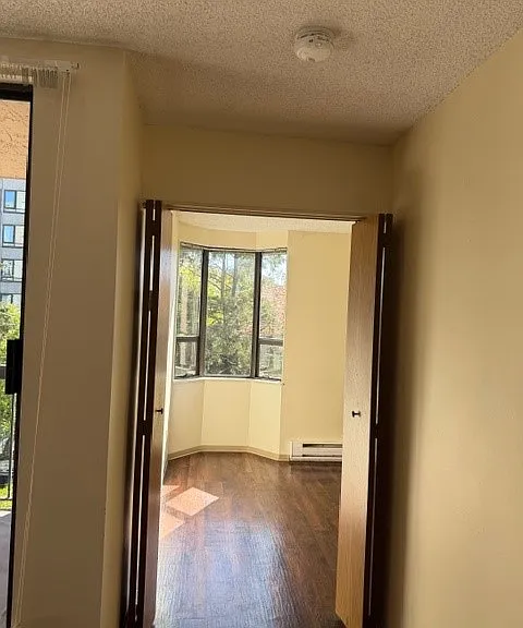 1126 Barclay St — Photo 3
