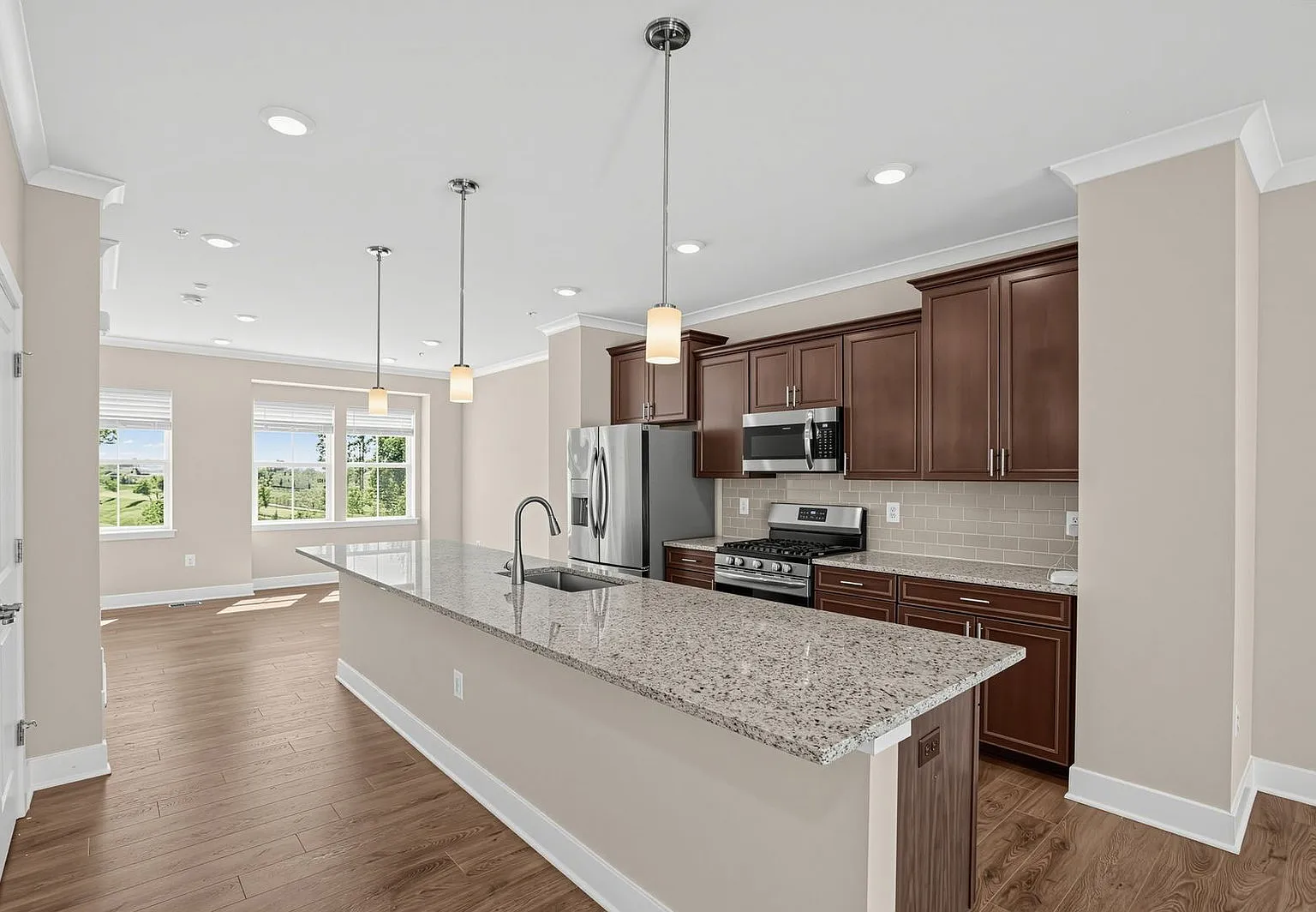 3 bed, 3.5 bath, 2688 sqft, $3,300 — Photo 2