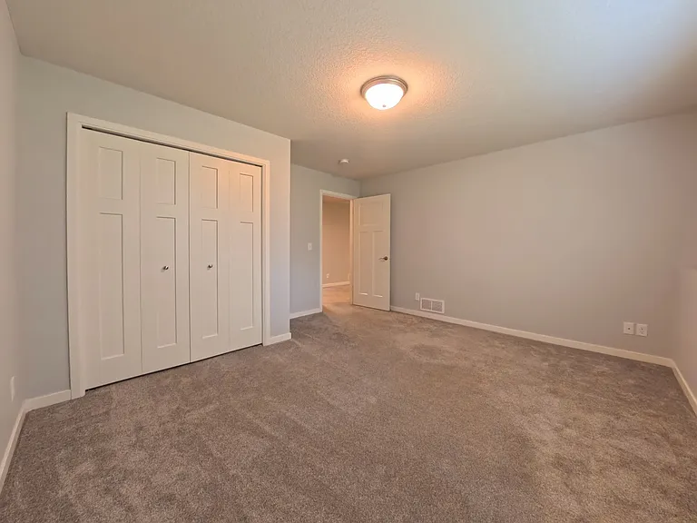 11956 Castle Rock Ct N — Photo 19