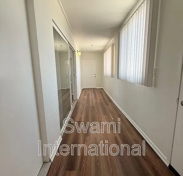 302 W Queen St #24 — Photo 10