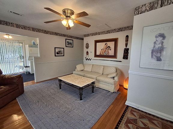 4th image of 102 Iroquois St