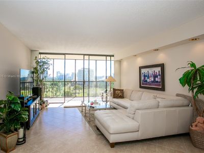 20379 W Country Club Dr APT 1236, Aventura, FL, 33180