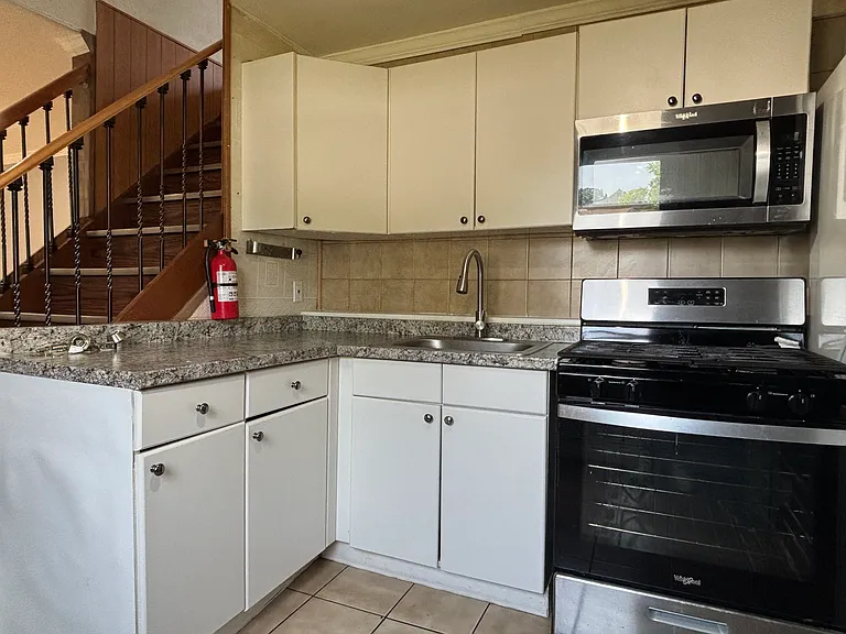 68 Seymour Ave — Photo 5