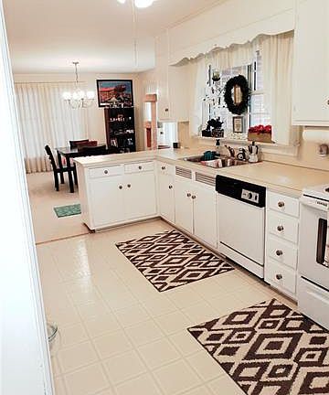 2nd image of 101 Rockview Ln