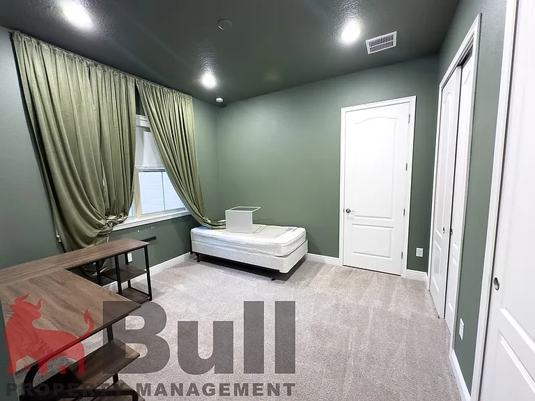 13079 Stanthorne Ave — Photo 11