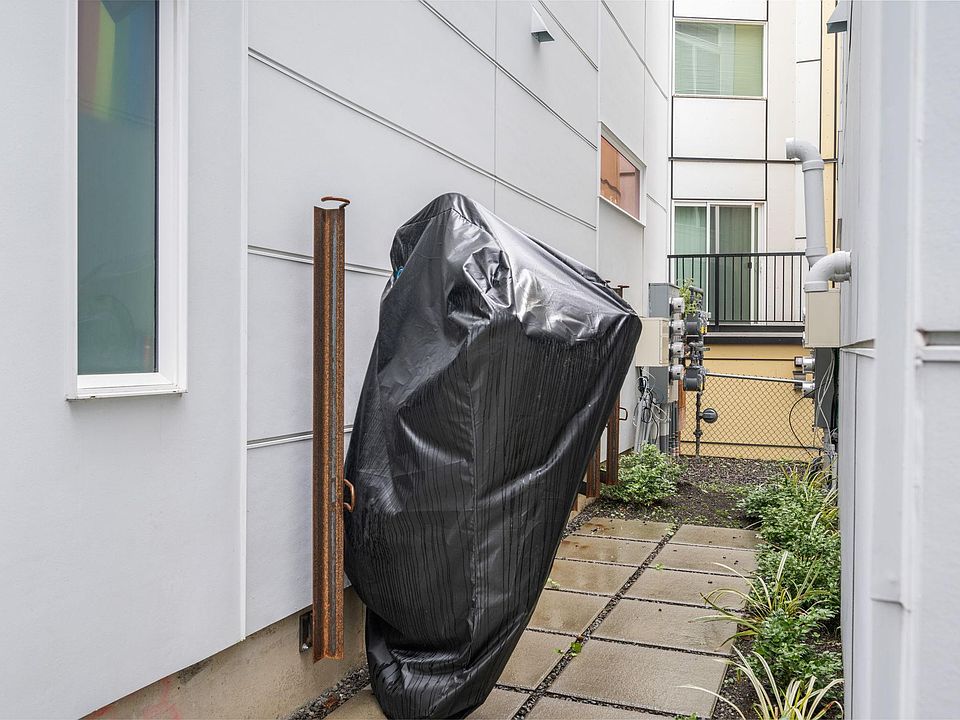 Bike racks available for tenant use