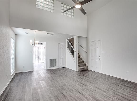 2nd image of 3349 Briaroaks Dr
