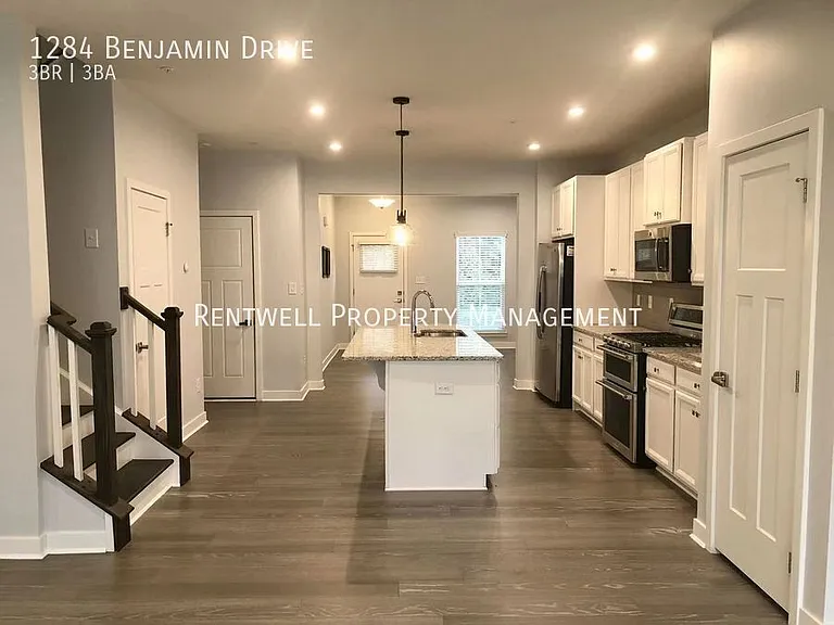 1284 Benjamin Dr — Photo 3