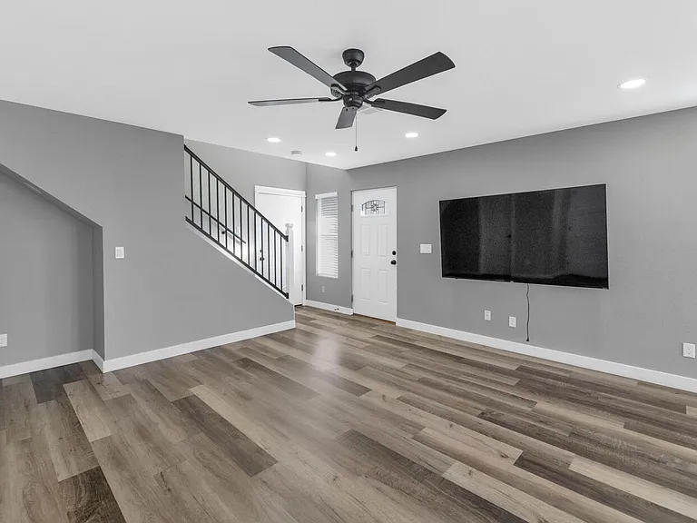 2509 E Broadway Rd #4 — Photo 3