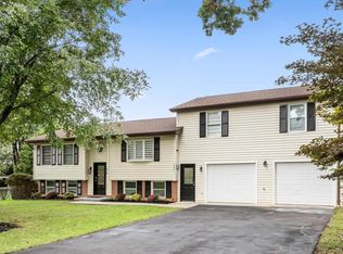 1086 Tuscawilla Dr, Charles Town, WV
