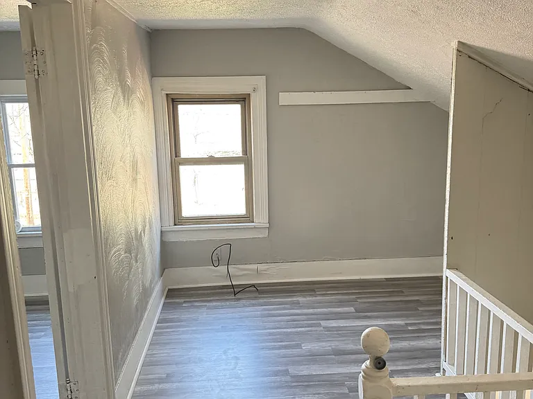 251 S Sycamore St — Photo 7
