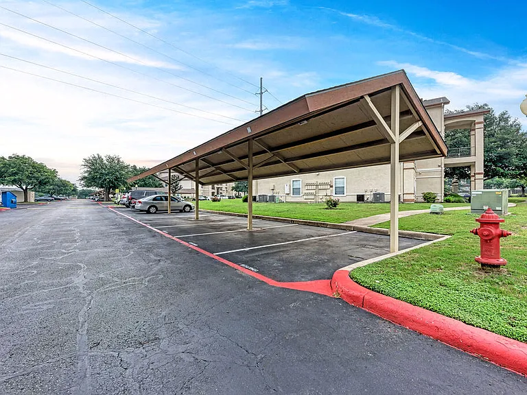Chandler Creek Apartments — Photo 7
