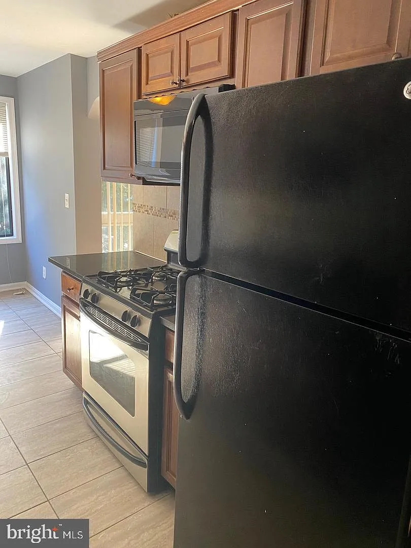 2 bed, 1.0 bath, 975 sqft, $2,100 — Photo 4