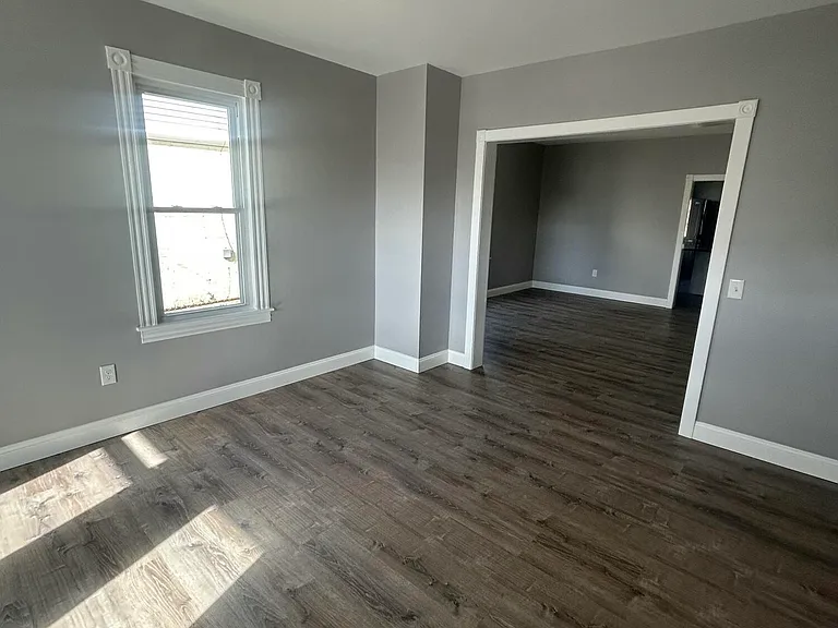 179 Railroad St — Photo 1
