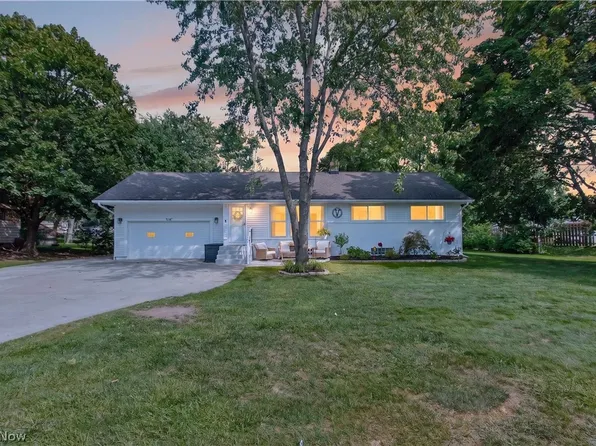 8247 Fairlane Dr, Macedonia, OH 44056
