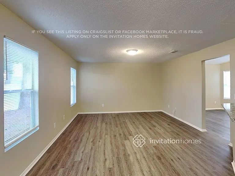 176 Edgewater Cir — Photo 7
