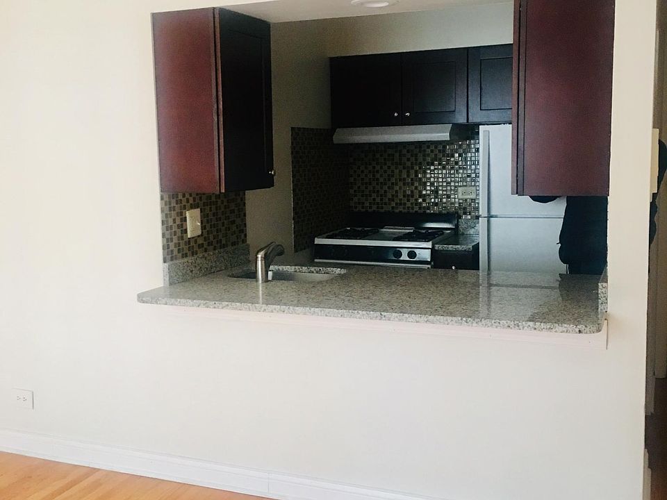 1st image of 3620 N Pine Grove Ave APT 102