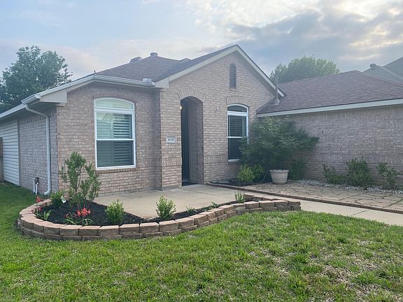 3rd image of 1630 Cedar Elm Dr
