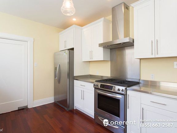 2nd image of 2830 Bryant St