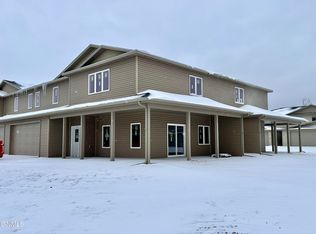 821 Compass Ln, Bismarck, ND 58504