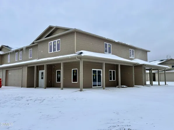 821 Compass Ln, Bismarck, ND 58504