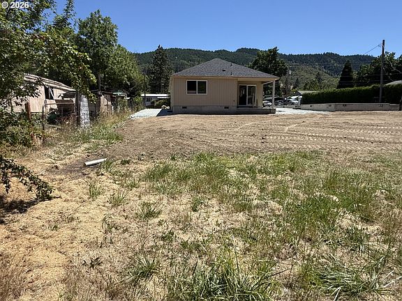 4th image of 1123 Laura St