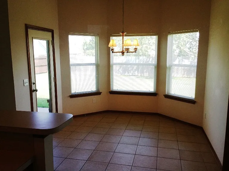 1608 Jordan Dr — Photo 4