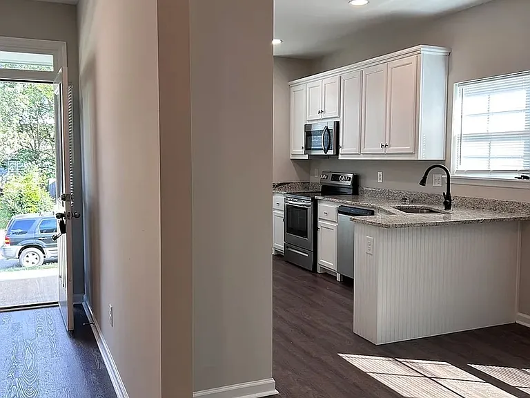 240 Carriage Ln — Photo 7