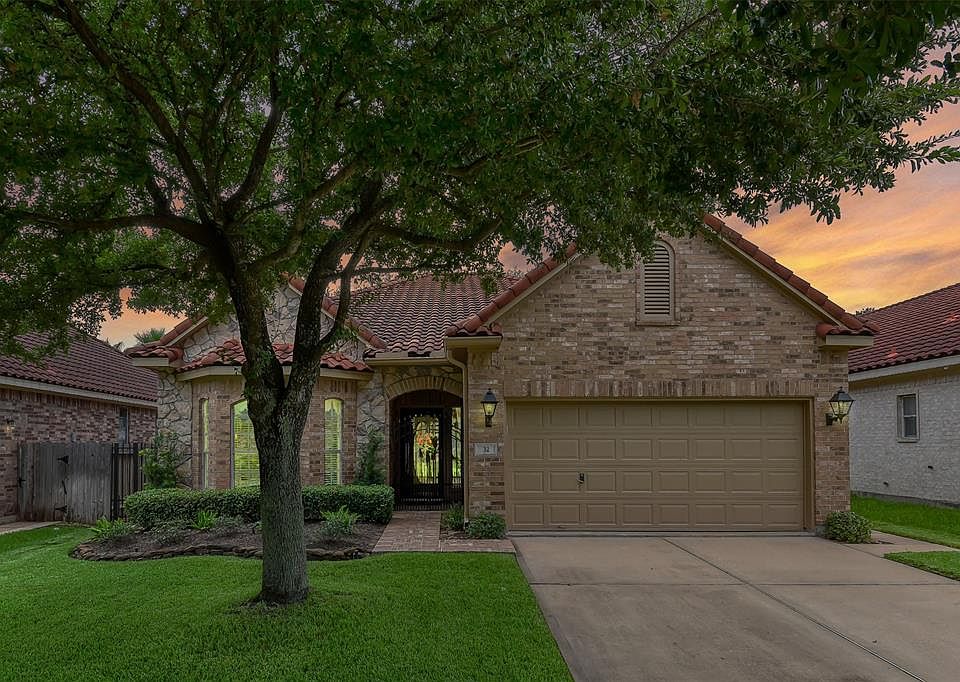 1st image of 32 Cherry Hills Dr