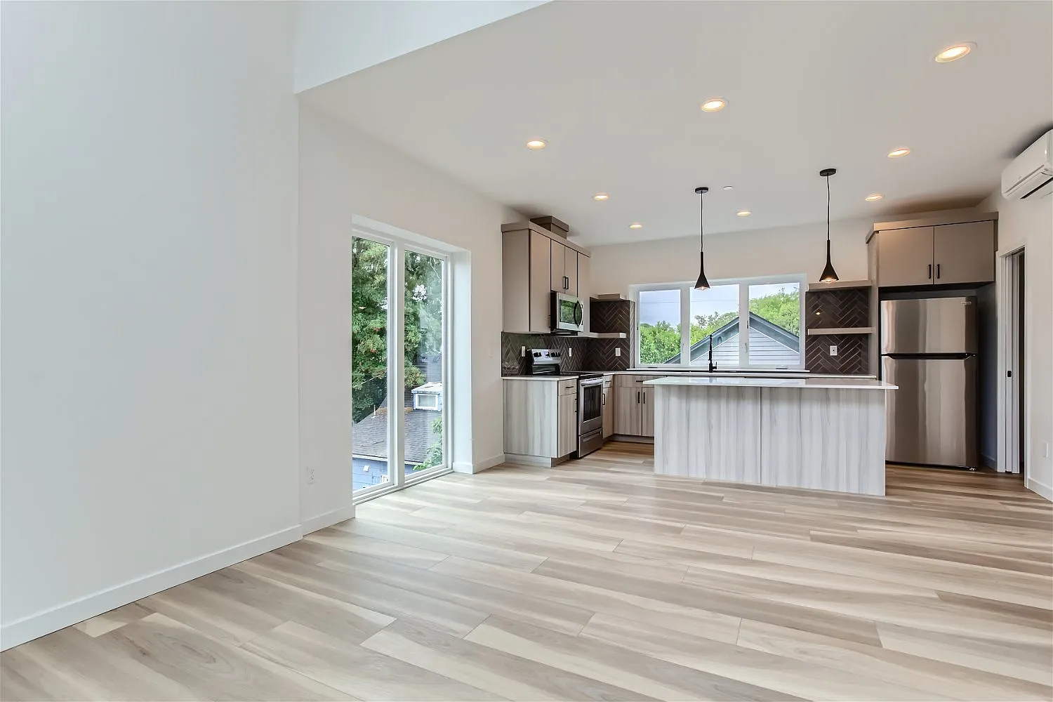 2 bed, 2.5 bath, 1235 sqft, $3,298 — Photo 4