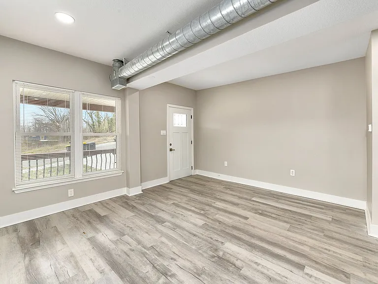 2313 Michigan Ave — Photo 12