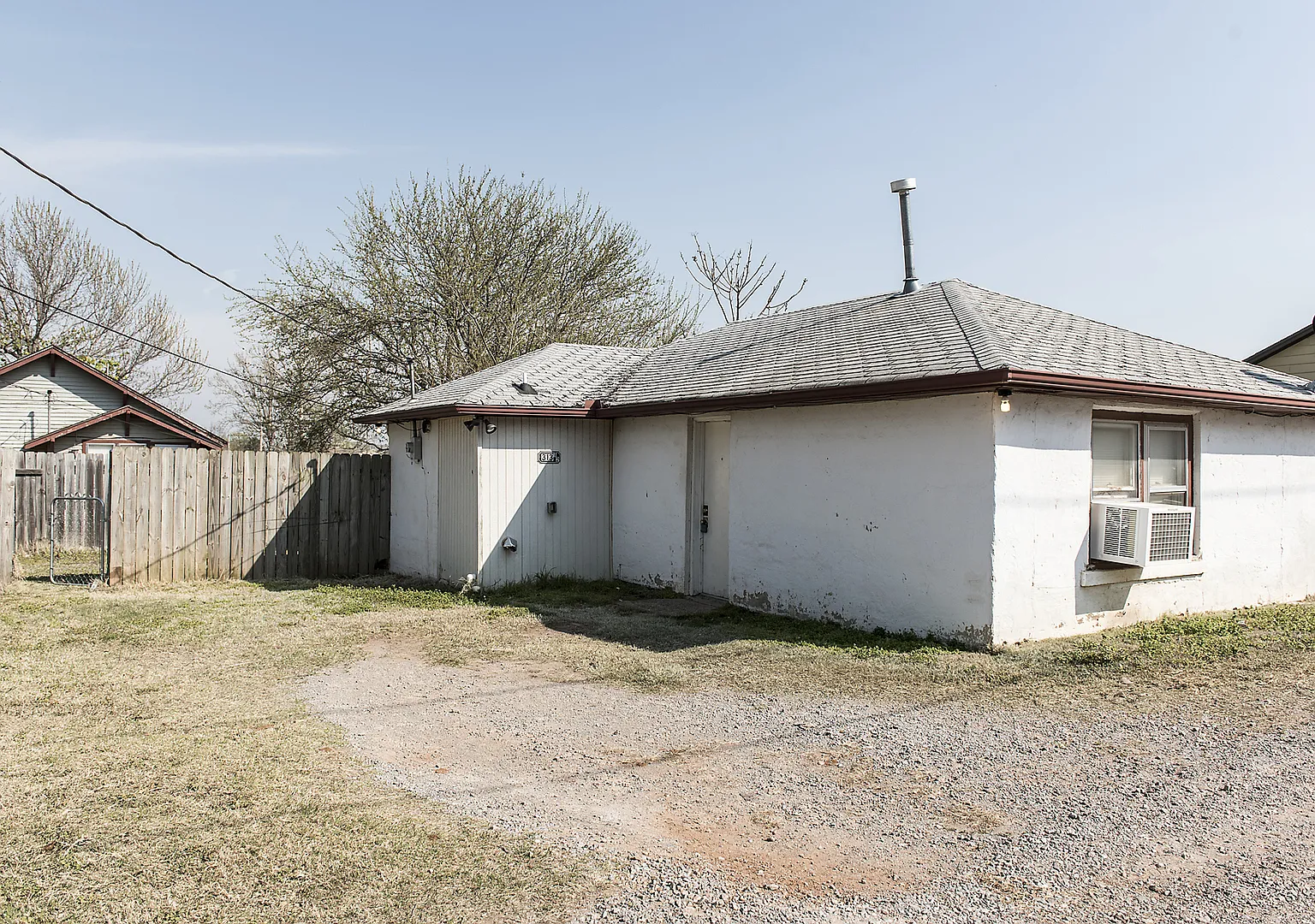Pet Friendly 1 Bedroom House — Photo 1