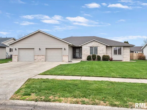 1135 Sugar Tree Ct, Chatham, IL 62629