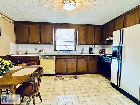 2nd image of 1535 Kemper Road Ext