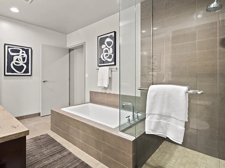 10650 NE 9th Pl #1925 — Photo 31