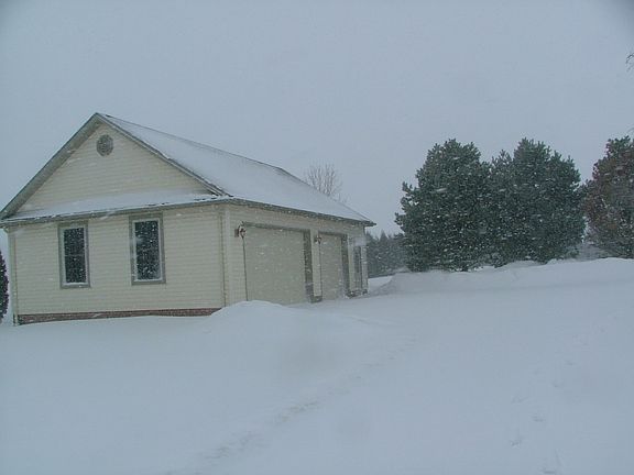 Detached 3.5 car garage