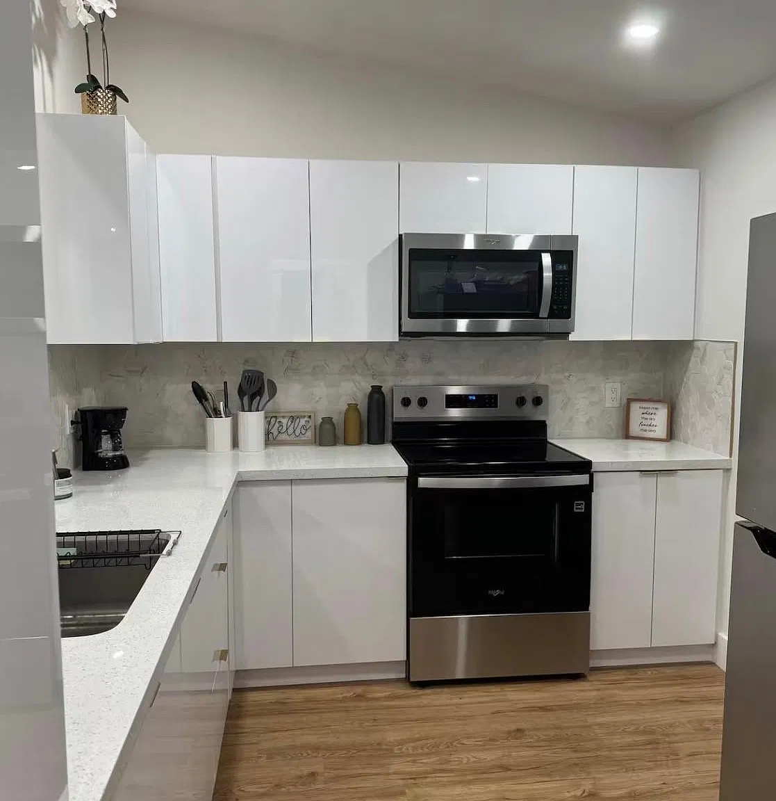 2 bed, 1.0 bath, 859 sqft, $2,200 — Photo 3