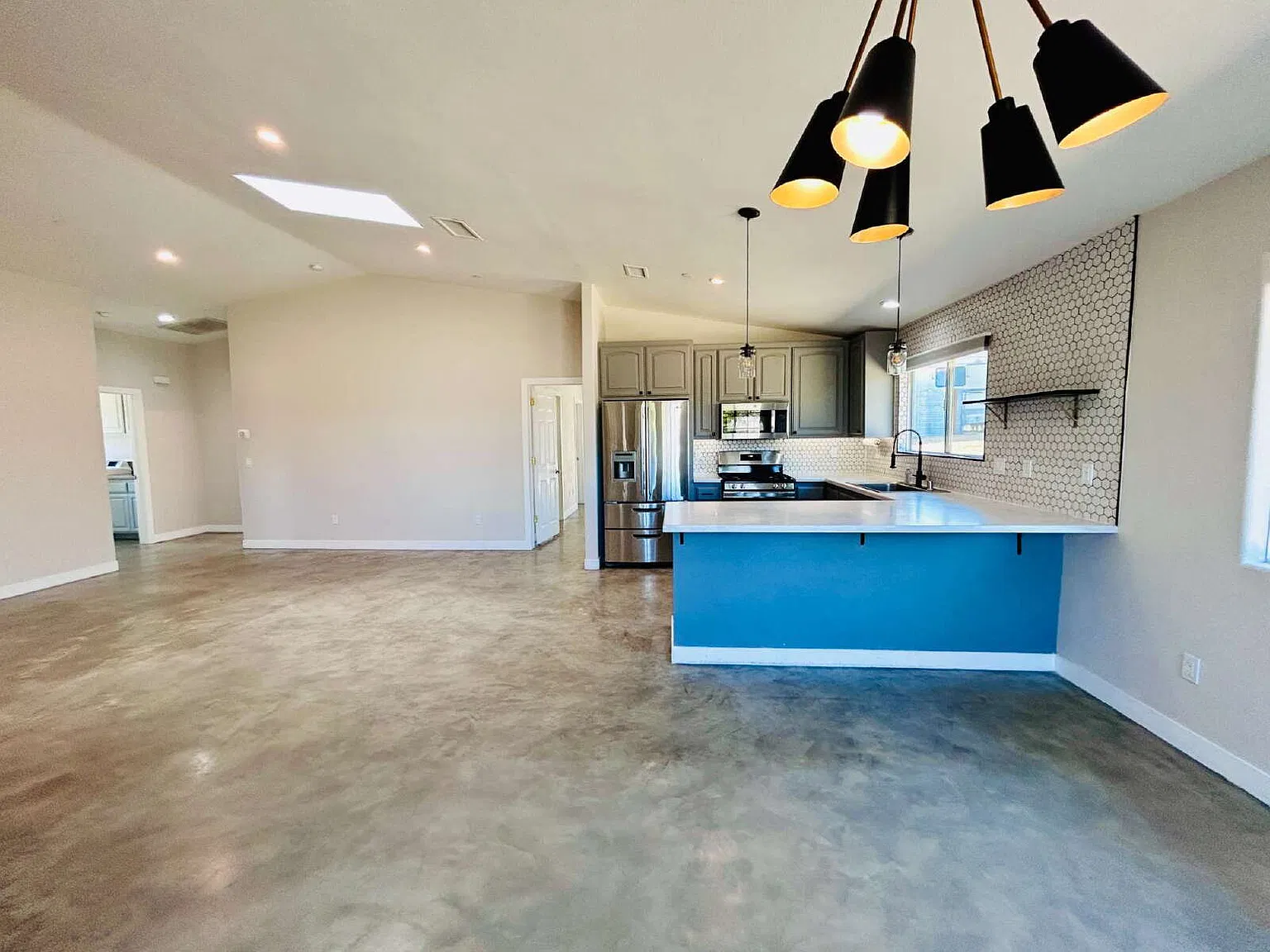 3 bed, 2.0 bath, 1904 sqft, $2,525 — Photo 4