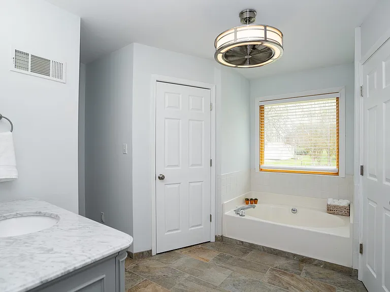 218 Long Island Dr — Photo 24