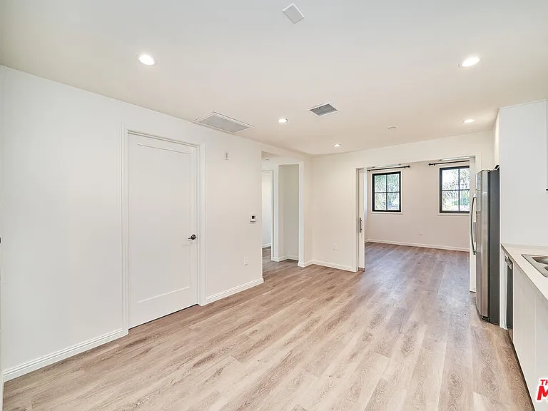 951 S Wilton Pl #204 — Photo 2