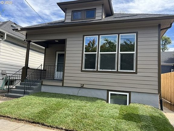 2nd image of 428 SE 30th Pl