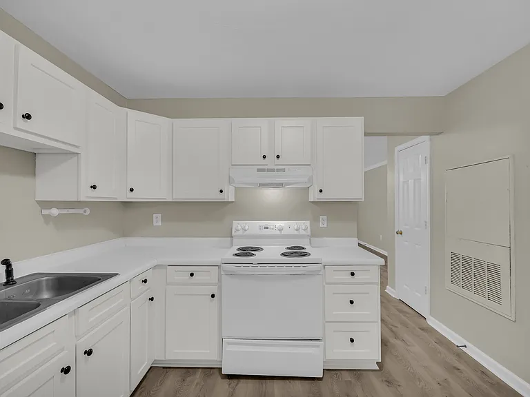 100 Woodstone Dr #7 — Photo 24