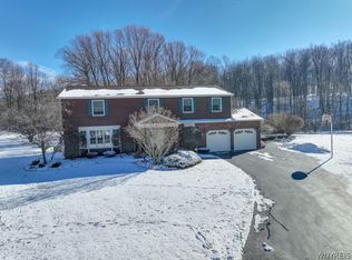 4885 Cliffside Dr W, Clarence, NY 14031