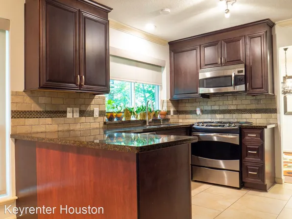 4 Diamond Oak Ct, Spring, TX 77381