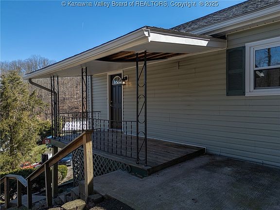 5th image of 80 Mackinaw Dr